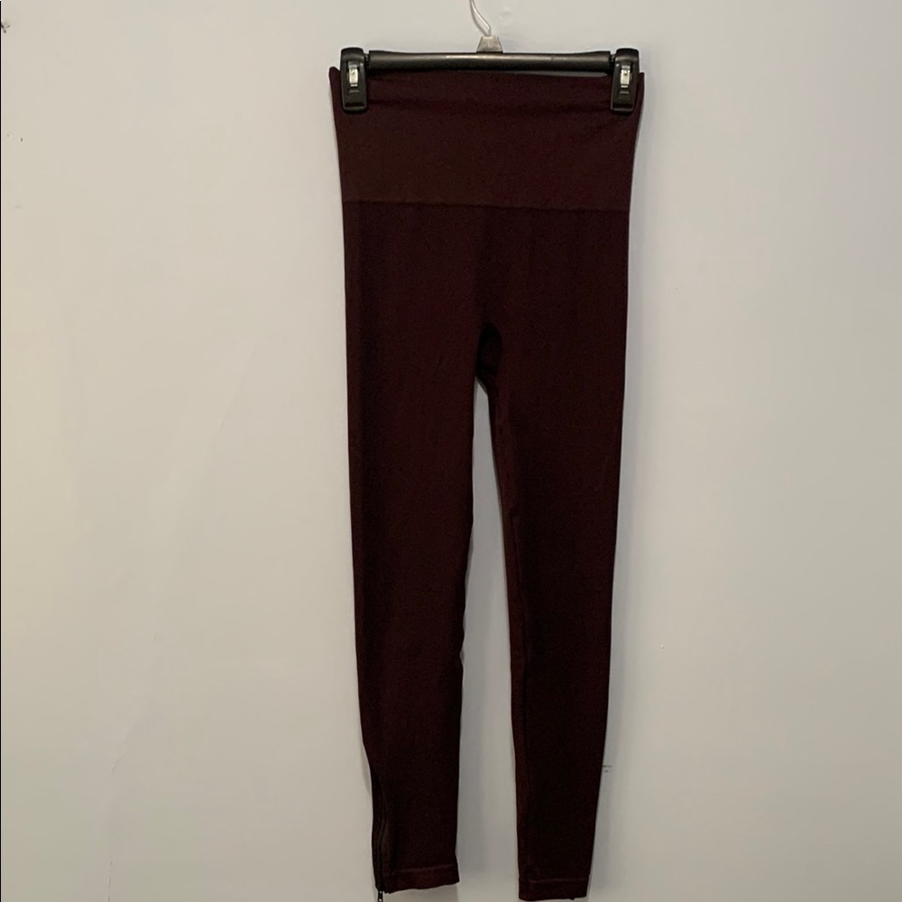 Spandex leggings, size, large wine, colour with zippers on the leg